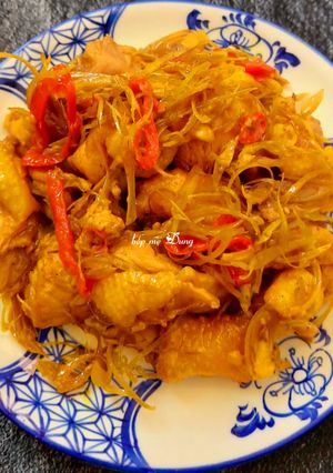 Hình của món Gà xào sả ớt.