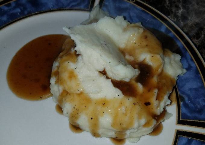 Deliciously simple homemade mashed potatoes