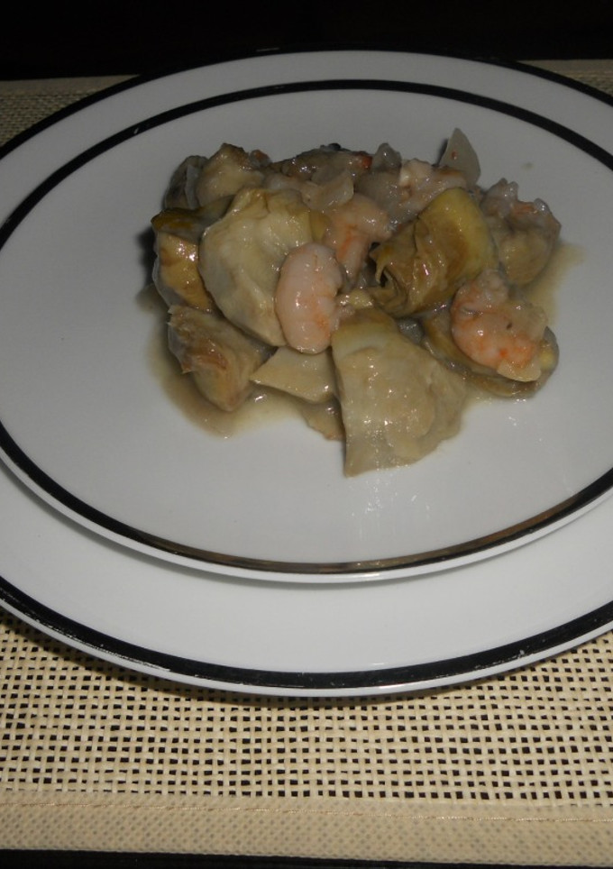 Una foto de Alcachofas con gambas