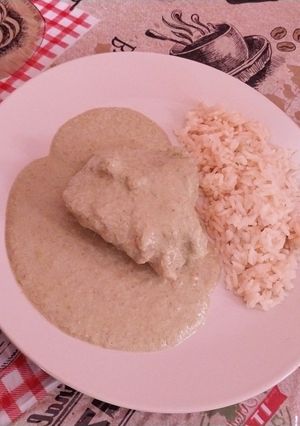 Una foto de Pollo con pipian verde 😋 🌿