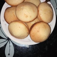 A picture of Plain cupcakes.