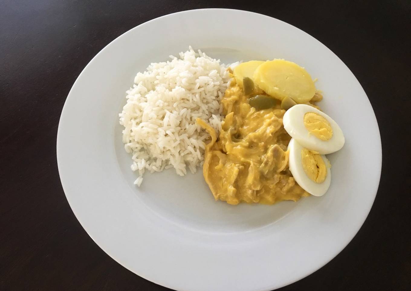 Ají de gallina, en vez de pan use galletas receta peruana