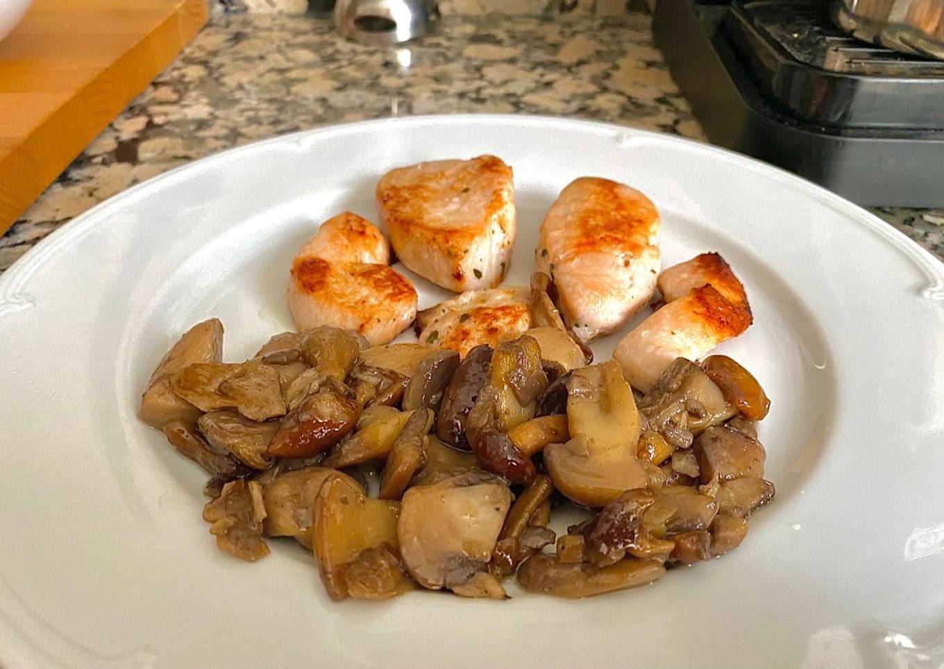 Pollo adobado, y boletus
