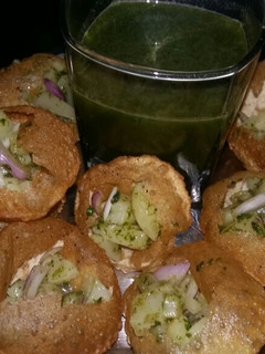आटा सूजी क्रिस्पी पानीपूरी (Aata suji crispy panipuri recipe in hindi) रेसिपी मुख्य फोटो