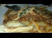 Una foto de relleno de pollo para ravioles