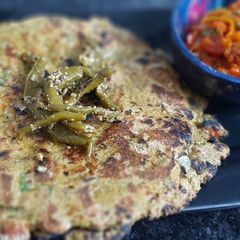 A picture of Bajra Springonion Roti.
