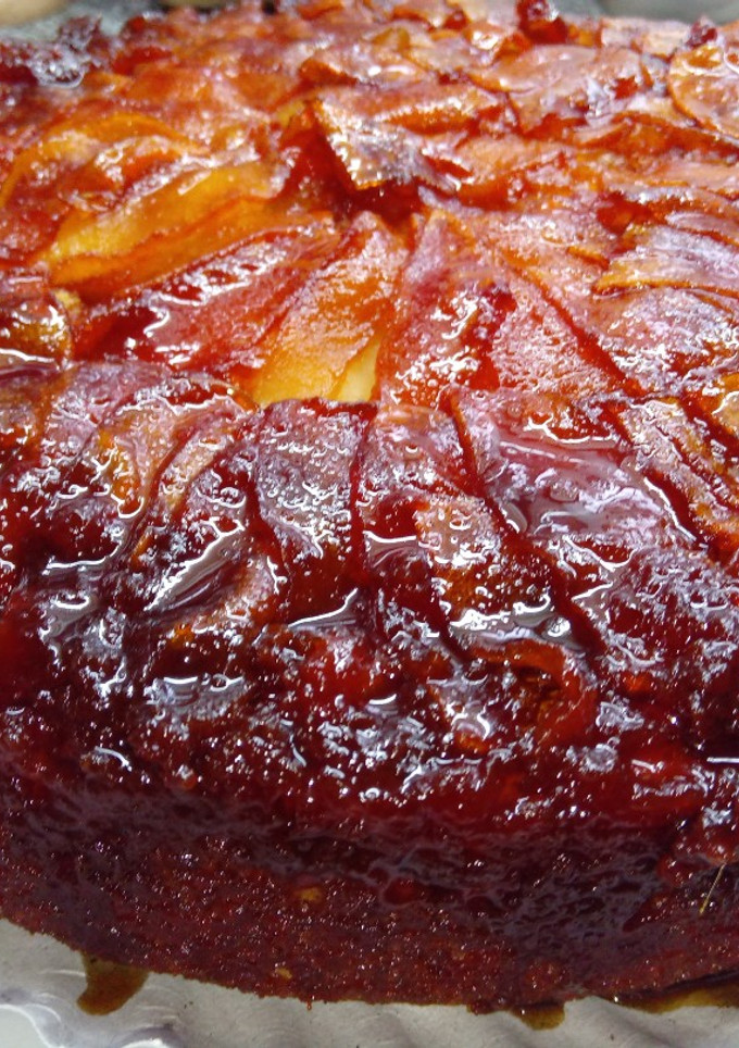 Una foto de Torta invertida de manzana