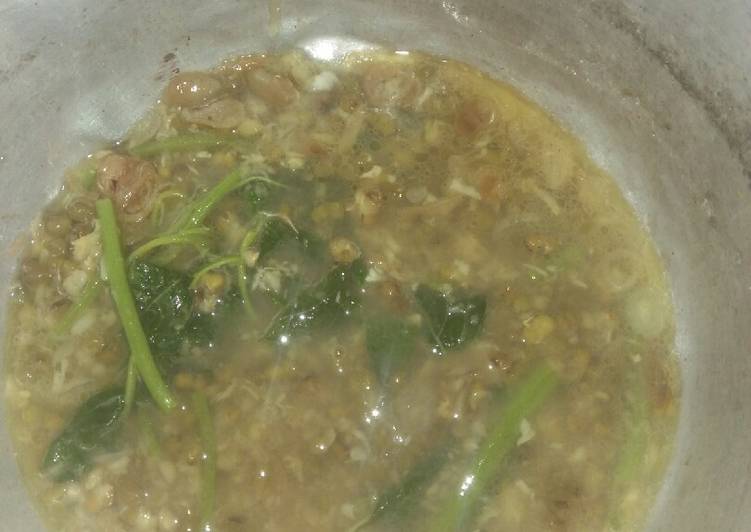 Sop kacang hijau bayam.cocok untuk ibu yg sedang menyusui