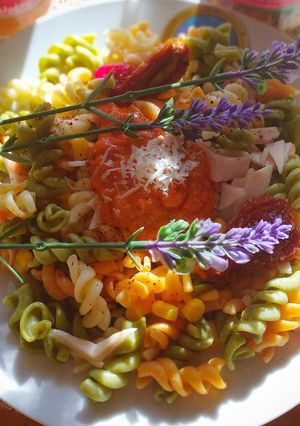 Φωτογραφία της συνταγής Μακαρόνια 🍝 τρικολόρε με pesto μεσογειακό
