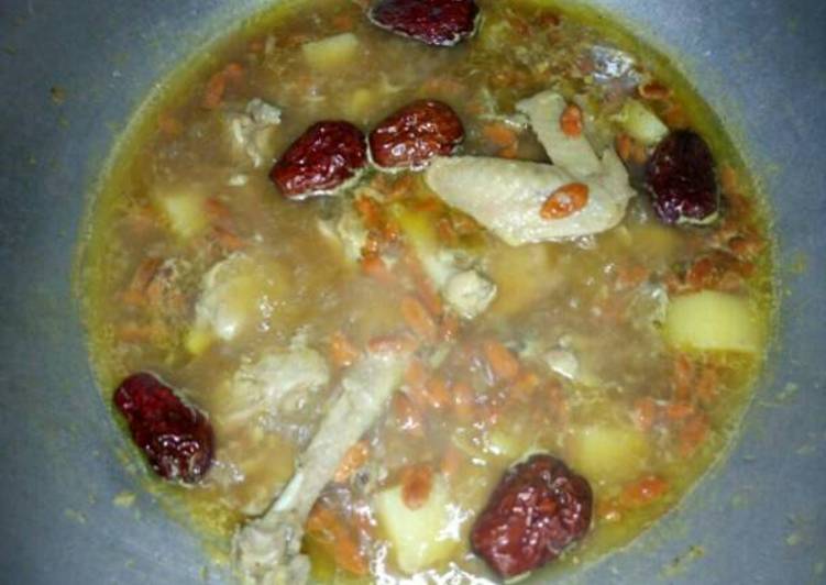 Bagaimana Menyiapkan Ayam masak jahe pakai angco n gochi berry(kici) yang Menggugah Selera