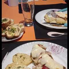Una foto de Pollo a la napolitana con papas a la provenzal!