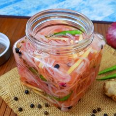Pickled Onions in White Wine Vinegar A picture of Pickled Onions in White Wine Vinegar.