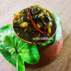 A picture of Taro leaves Saag.