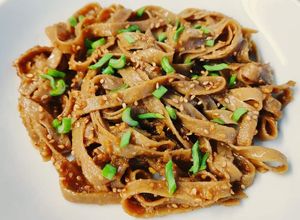 Foto di Noodles (nostrani) in salsa piccante alle arachidi