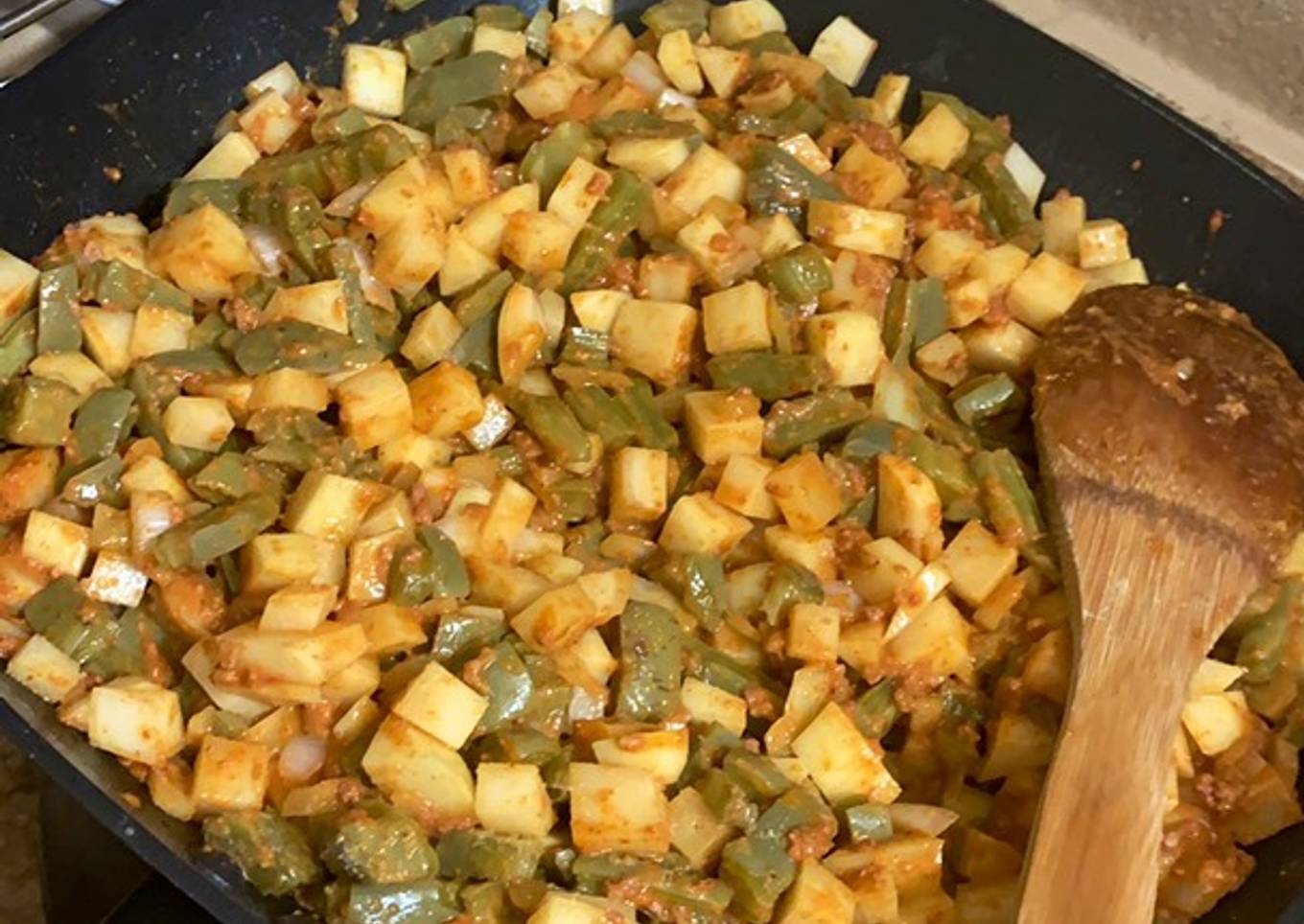 Papas y nopales con chorizo 馃憣馃徎