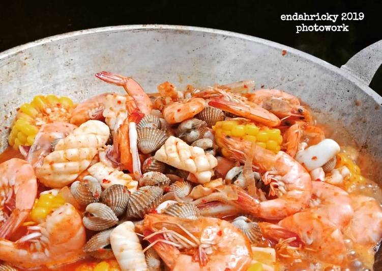 Cara Gampang Membuat Seafood Mix Saos Padang yang Bikin Ngiler