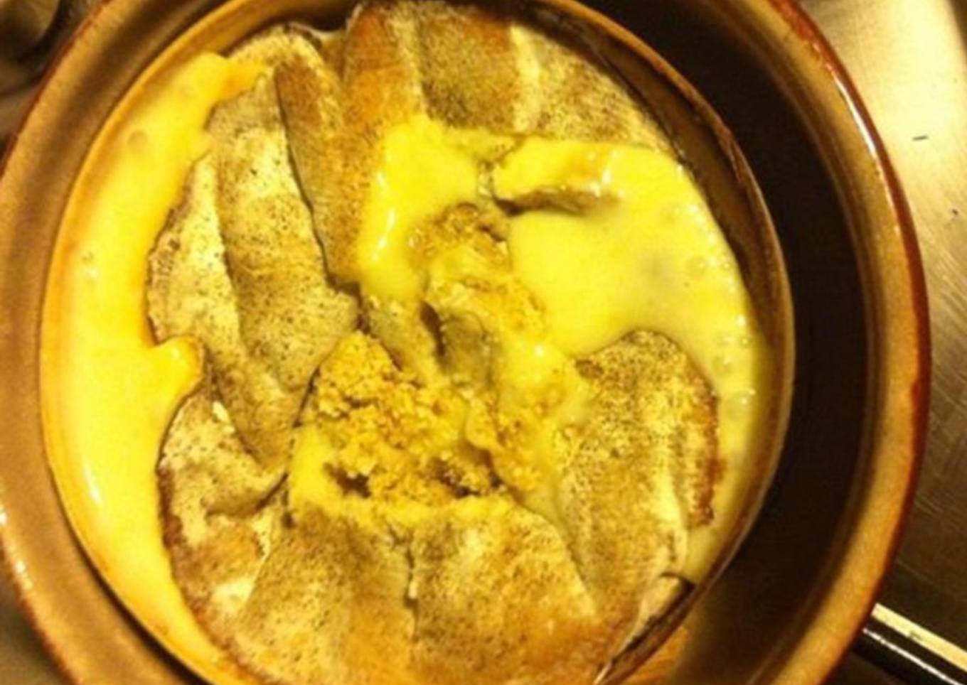 Vacherin mont d or au four façon fondue avec pommes de terre saumon bacon et jambon blanc