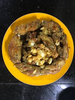 Hình của món Cánh gà chiên mắm tỏi.