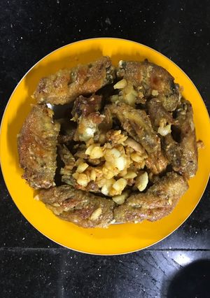 Hình của món Cánh gà chiên mắm tỏi.