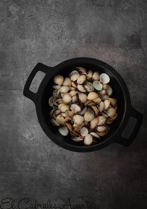 Una foto de Berberechos al vino blanco