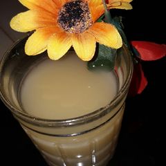 A picture of Ginger and lemon juice.