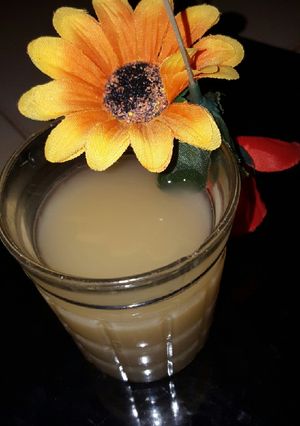 A picture of Ginger and lemon juice.