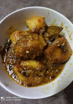 আলুর দম (aloor dum recipe in Bengali) রেসিপির প্রধান ছবি