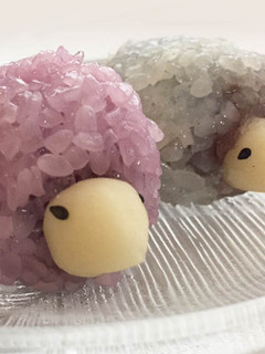 A picture of Wagashi: <Hedgehog like Mochi>.