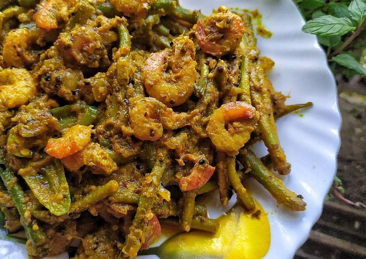 Homemade Prawns in Taro Stolons Mustard Curry