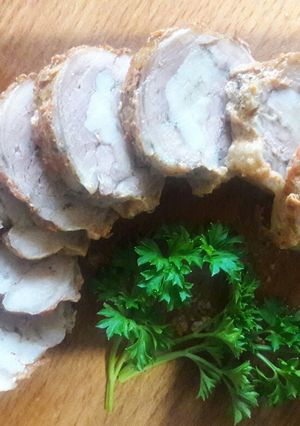 Фото Рулетики из куриных бёдрышек с салом и чесноком.