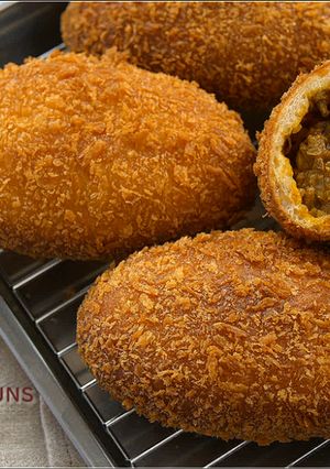 A picture of CURRY BUNS (Japanese Deep-fried Curry Buns, Kare-Pan).