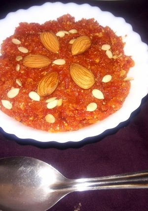 इनसटेंट गाजर का हलवा (Instant gajar ka halwa recipe in Hindi) रेसिपी मुख्य फोटो