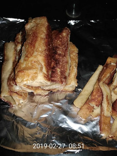 A picture of Sausage bread rolls.