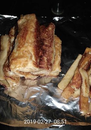 A picture of Sausage bread rolls.