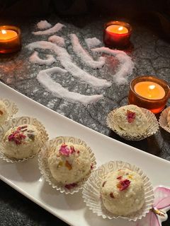 मलाई लड्डू (Malai laddu recipe in Hindi) रेसिपी मुख्य फोटो