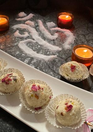 मलाई लड्डू (Malai laddu recipe in Hindi) रेसिपी मुख्य फोटो