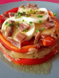 Una foto de Timbal de escalivada con anchoas