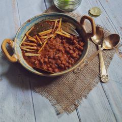 A picture of Masala black chickpeas.