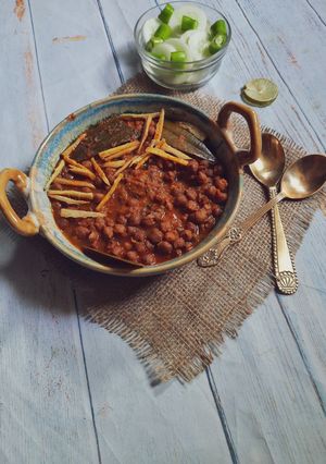 A picture of Masala black chickpeas.