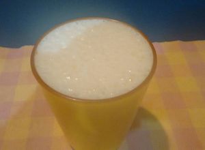 Una foto de Lassi de mango. ॐ