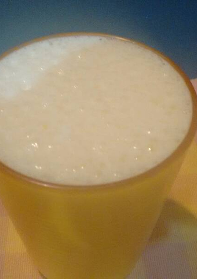Una foto de Lassi de mango. ॐ