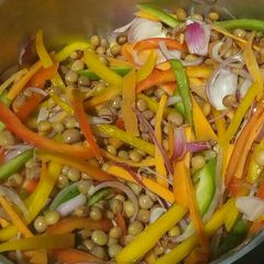 A picture of Pigeon pepper salad.
