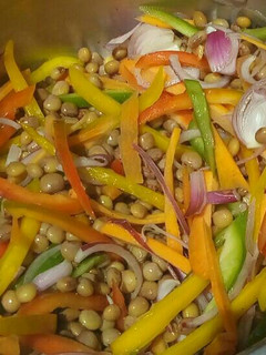 A picture of Pigeon pepper salad.
