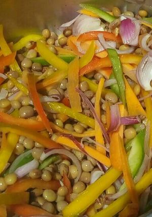 A picture of Pigeon pepper salad.