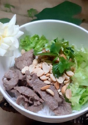 Hình của món Bún thịt bò trụng.