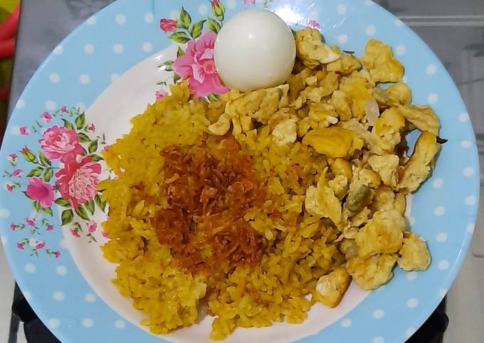 Rahasia Membuat Nasi kuning rice cooker full rempah ala umikeyla, Enak