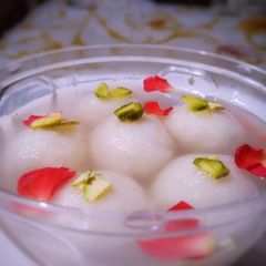Rice rasgulla A picture of Rice rasgulla.