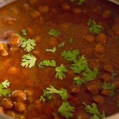 A picture of Black chana gravy.