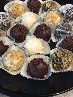 Una foto de Bombones Cremosos/Bombones de Nuez/Trufas de Nuez y Torta de Cho