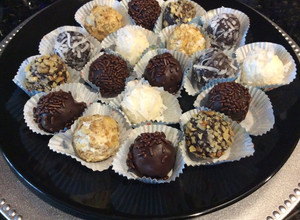 Una foto de Bombones Cremosos/Bombones de Nuez/Trufas de Nuez y Torta de Cho